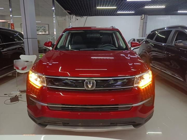 CS35PLUS 2019 1.6L AT Upgraded photo 2