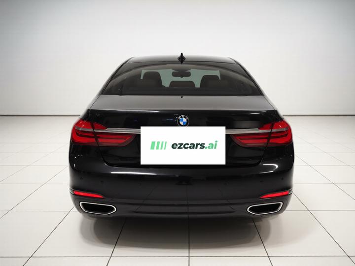 7 Series 2017 730Li Luxury photo 5