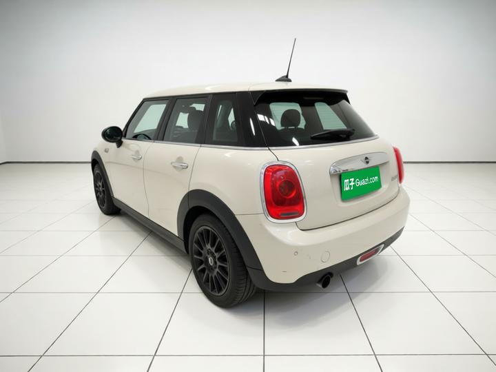 2016 1.2T ONE 5-Door photo 4