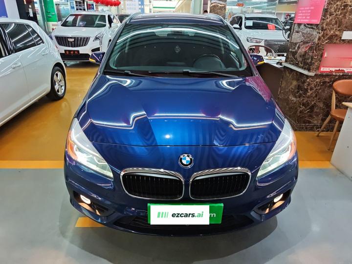 2 Series Wagon 2016 218i Leading photo 2
