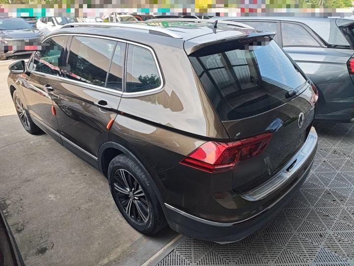 Tiguan L 2017 380TSI AT AWD Luxury photo 4