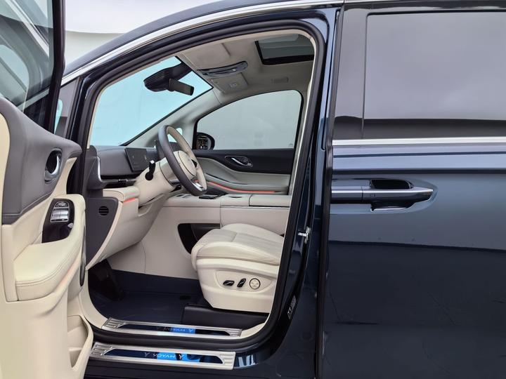 Voyah Dreamer 2025 PHEV AWD Flagship photo 6
