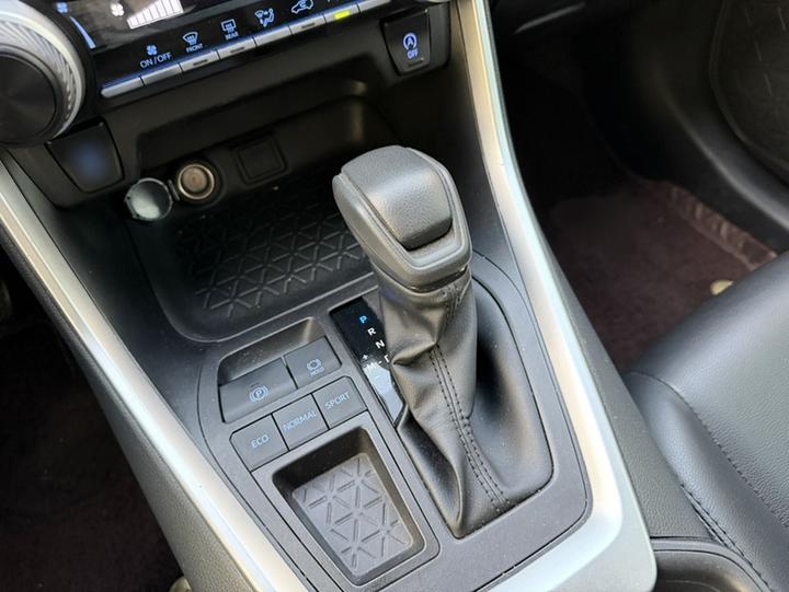 RAV4 2022 2.0L CVT RWD photo 5
