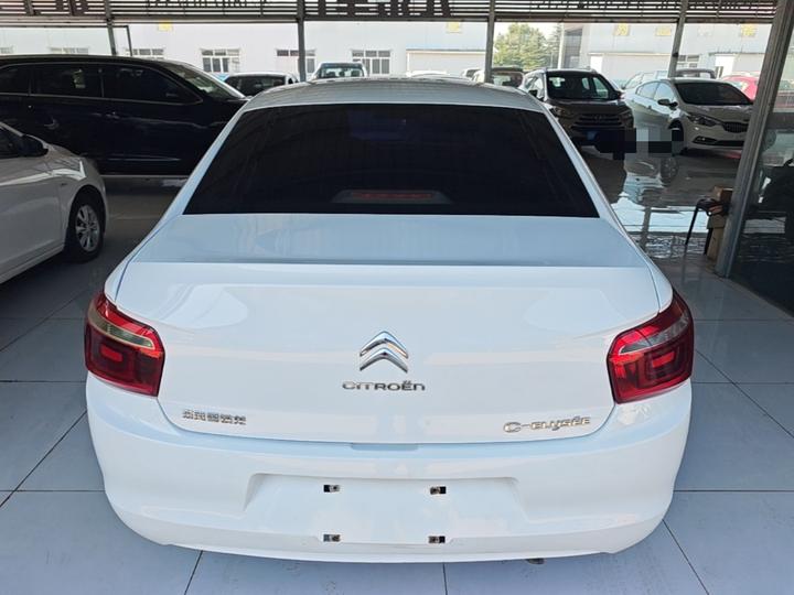 2018 Facelift 1.6L MT Fashion photo 3