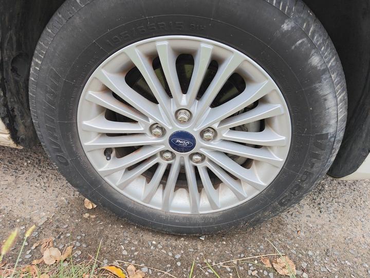 Escort 2017 Facelift 1.5L MT Comfort photo 8