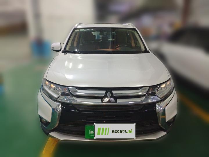 Outlander 2018 2.4L AWD Luxury 7-Seater photo 2