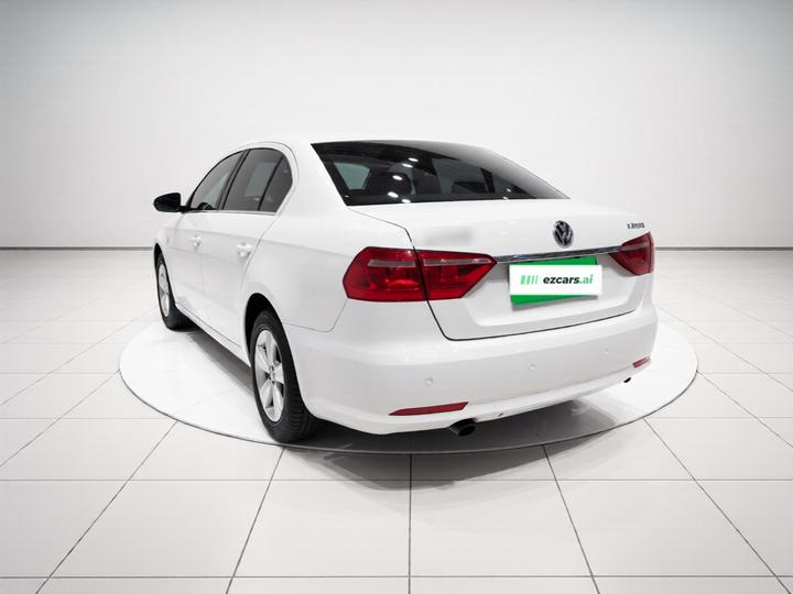 Lavida 2013 Facelift Classic 1.6L MT photo 4
