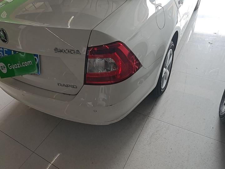 Rapid 2015 1.6L MT photo 7