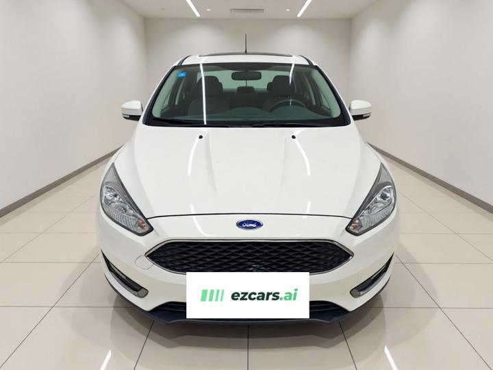 Focus 2015 Hatchback EcoBoost 125 AT photo 2