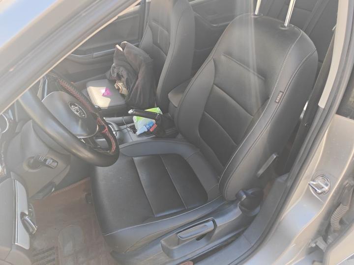 Sagitar 2015 230TSI MT Comfort photo 7