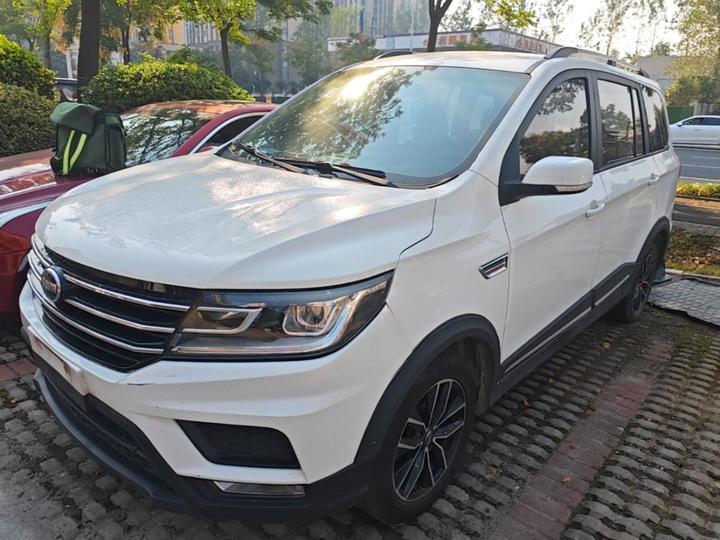 SWM X3 2020 1.5L MT Value 7-Seater