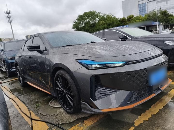 UNI-V 2024 1.5T Premium Sport photo 3