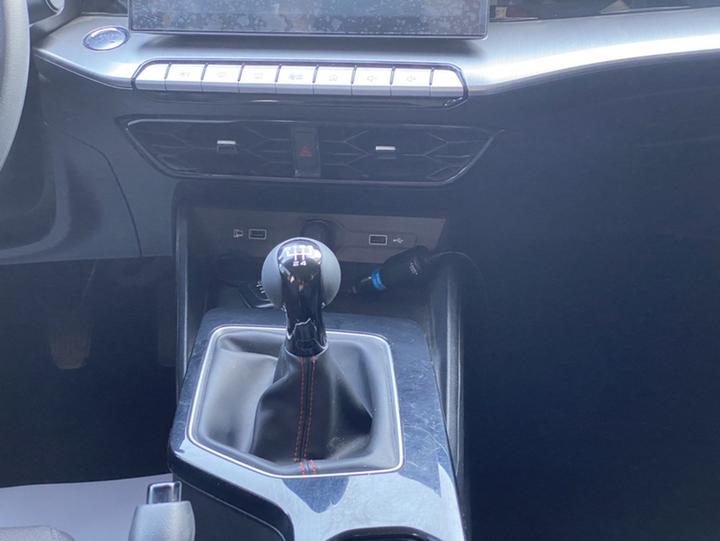 MG5 2023 180DVVT MT photo 5