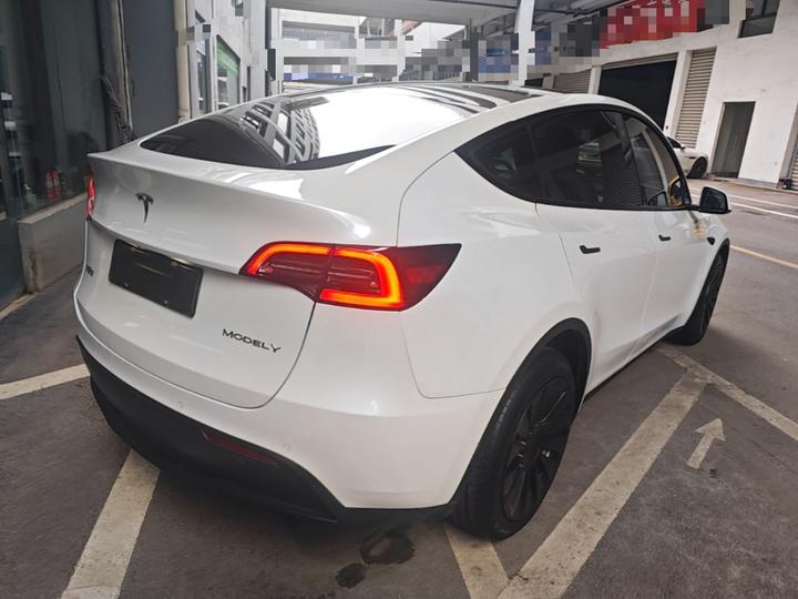 Model Y 2022 Long Range AWD photo 4