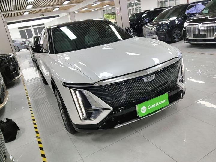 IQ 2022 RWD Long Range Luxury photo 3