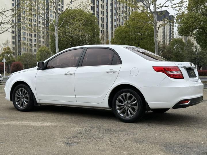 Vision 2017 1.5L AT photo 3