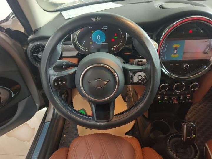 2022 1.5T COOPER 5-Door photo 6