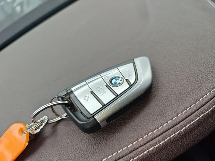 5 Series 2021 530Li Leading Luxury photo 8