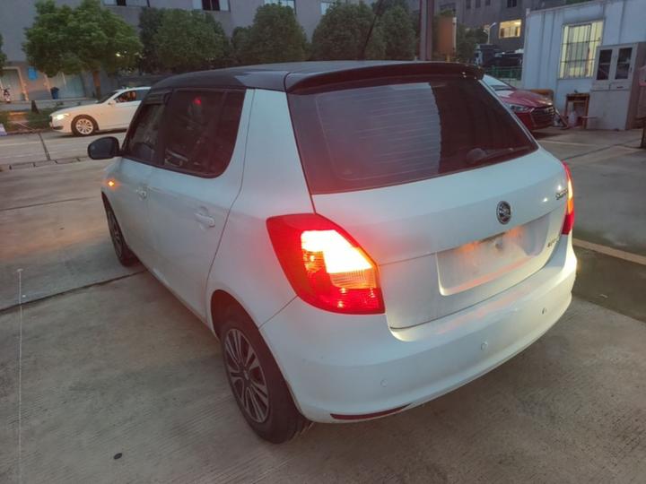Fabia 2014 1.4L MT photo 4