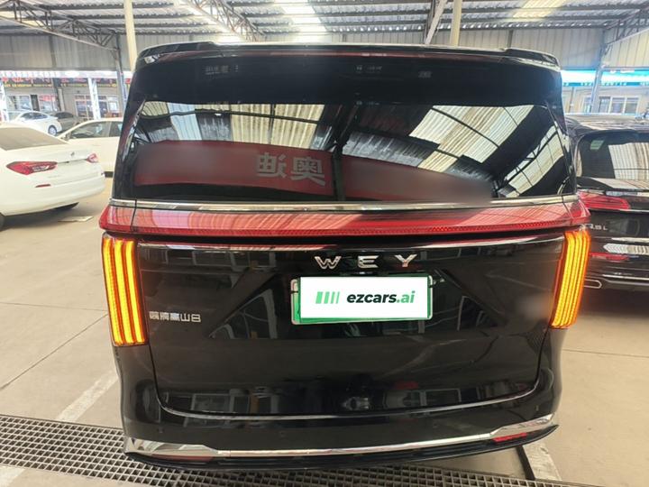 2025 AWD 8 photo 5