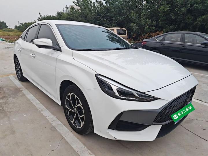MG5 2023 180DVVT CVT Luxury photo 3