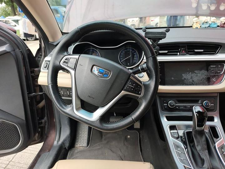 Emgrand 2018 1.5L CVT Luxury photo 7
