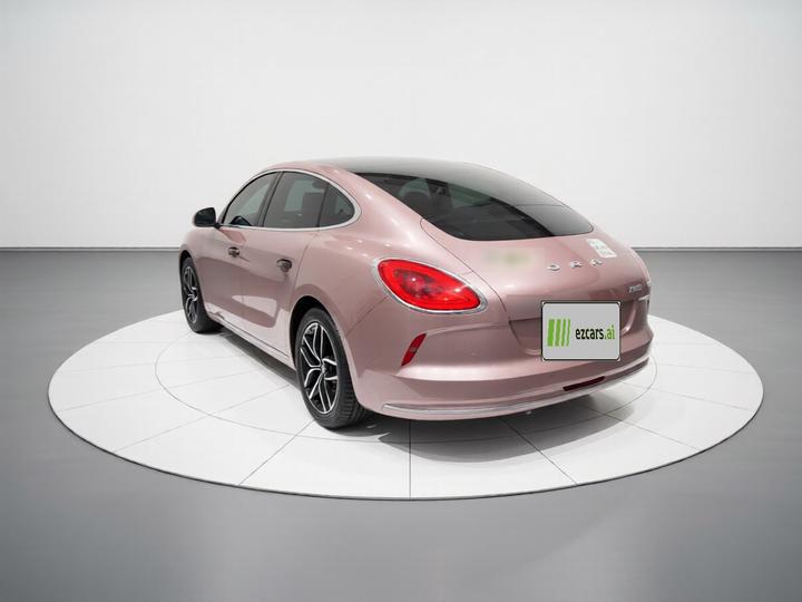 2022 555km Premium photo 4