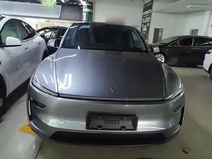 Model Y 2025 Long Range AWD Launch Edition photo 2