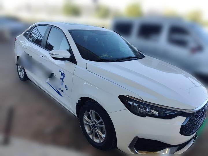 Escort 2021 1.5L AT Platinum photo 3