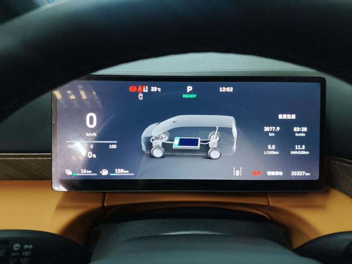 2025 AWD 8 photo 3