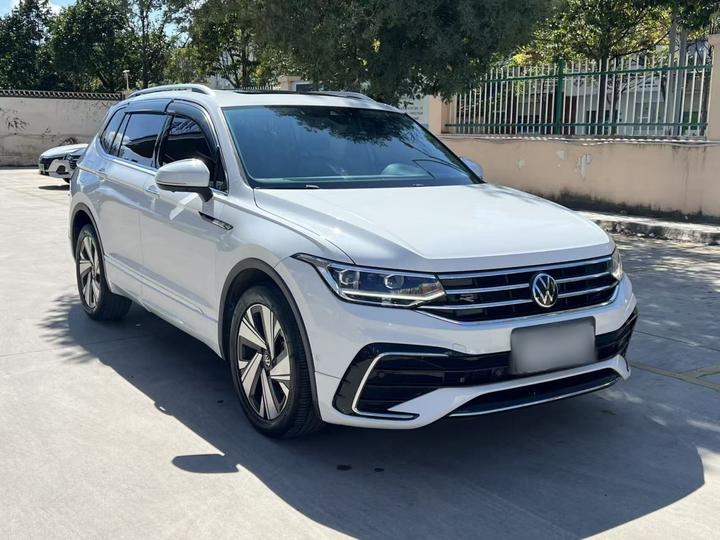 Tiguan L 2023 Facelift 330TSI AT RWD R-Line photo 3