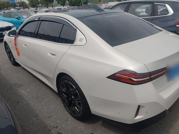 5 Series 2025 530Li Exclusive M Sport Package photo 4