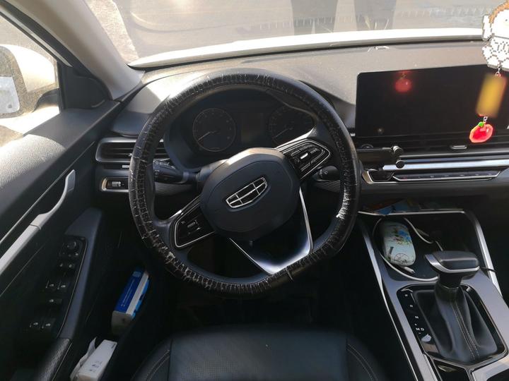 Emgrand 2022 4 1.5L CVT Elite photo 3