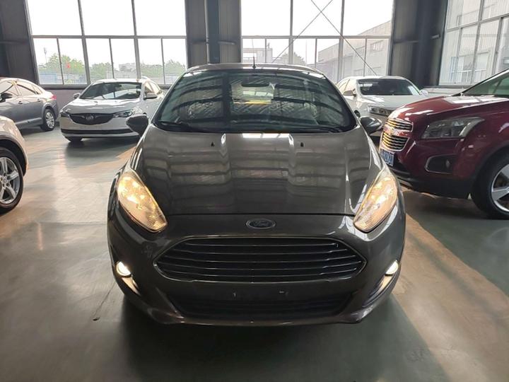 2013 Hatchback 1.5L AT photo 2