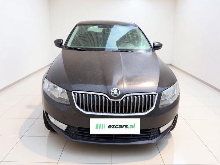 Octavia 2016 1.6L MT photo 2