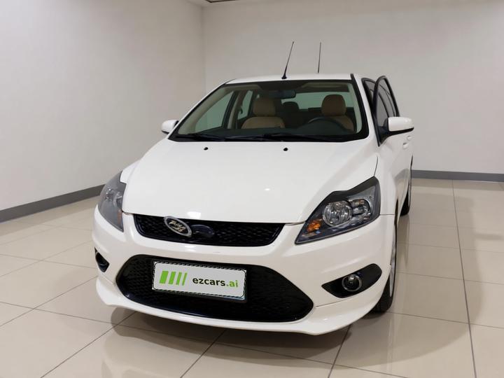Focus 2013 Hatchback Classic 1.8L MT Fashion