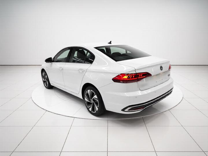 Bora 2023 200TSI DSGPRO photo 4
