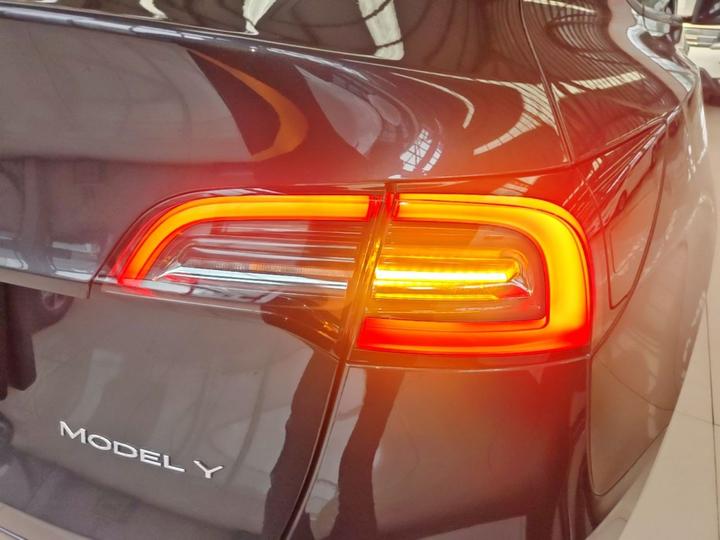 Model Y 2024 Long Range AWD photo 7