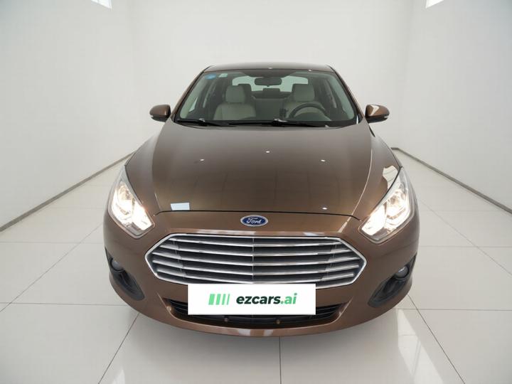 Escort 2015 1.5L AT Comfort photo 2