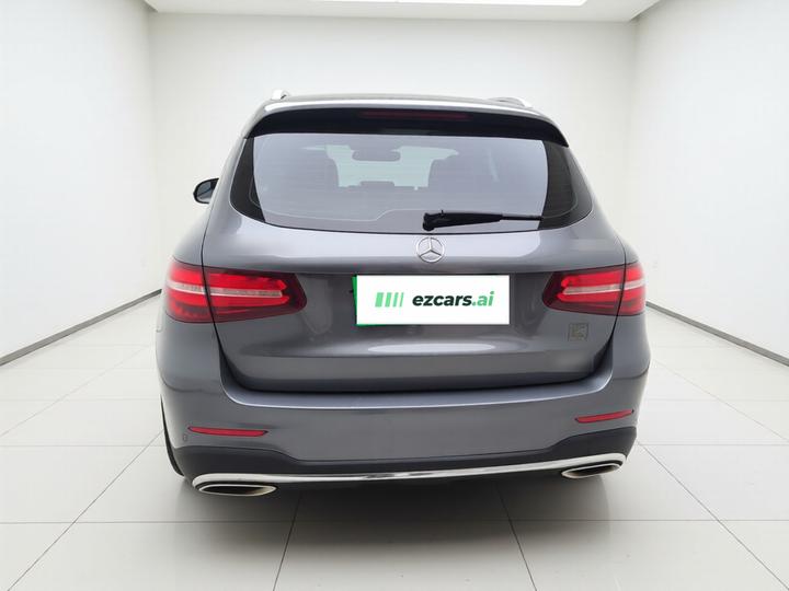 GLC 2017 GLC 260 4MATIC Luxury photo 3