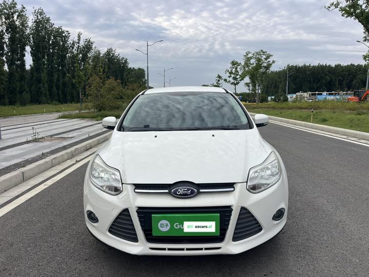 Focus 2012 Hatchback 1.6L AT Comfort photo 4