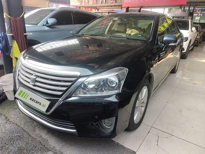 Crown 2012 2.5L Royal