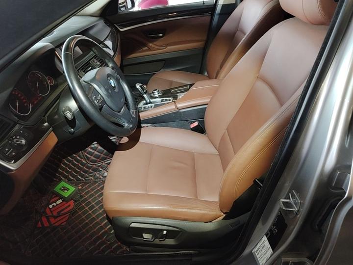 5 Series 2017 525Li Leading photo 6