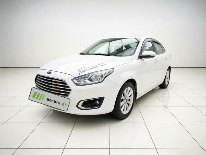 Escort 2015 1.5L MT Fashion