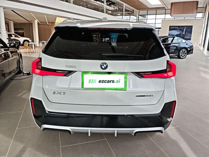 iX1 2025 eDrive25L M Sport Package photo 5