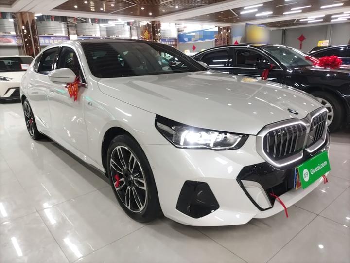 5 Series 2024 530Li Leading M Sport Package photo 3