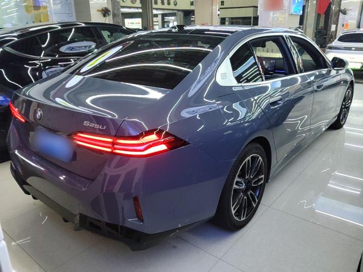 5 Series 2024 525Li M Sport Package photo 6