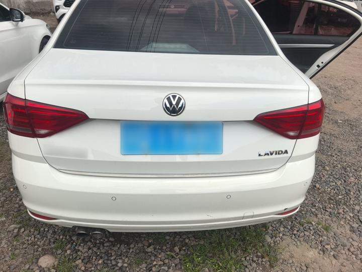 Lavida 2017 1.6L AT photo 3