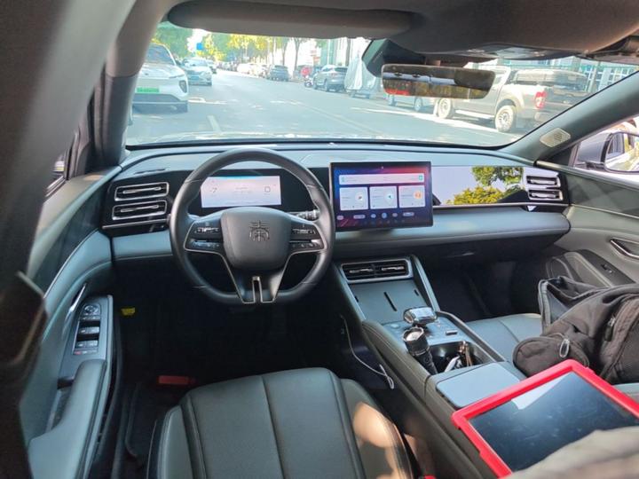 Qin L 2024 DM-i 120KM Leading photo 5