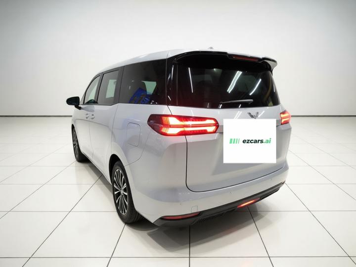 730 EV 2025 125km Luxury photo 4